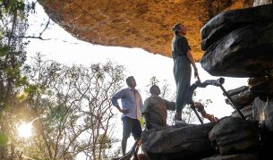 Couple, Guided tour, Ubirr, Kakadu, NT