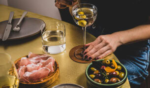 basque lomo with drinks and light snacks on the table at Gildas