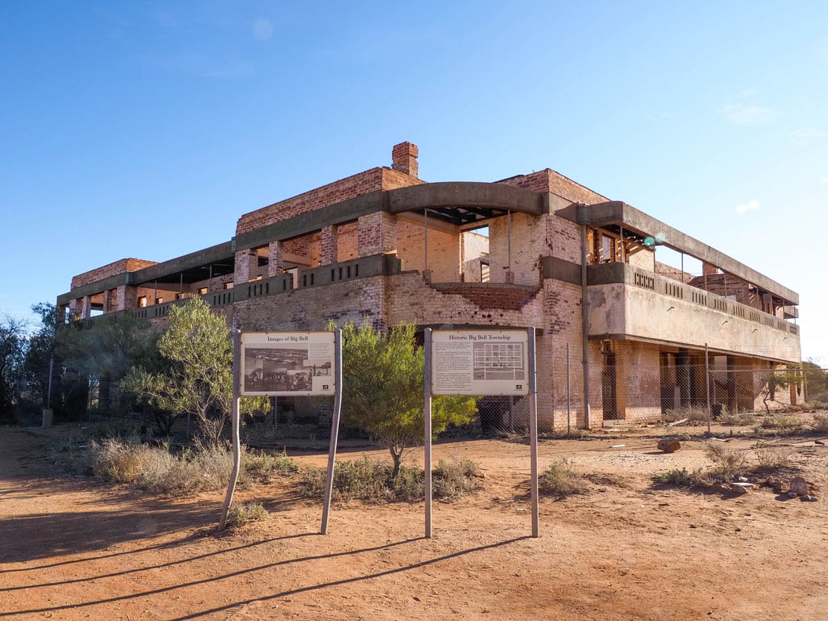 the ruins of Big Bell hotel, WA