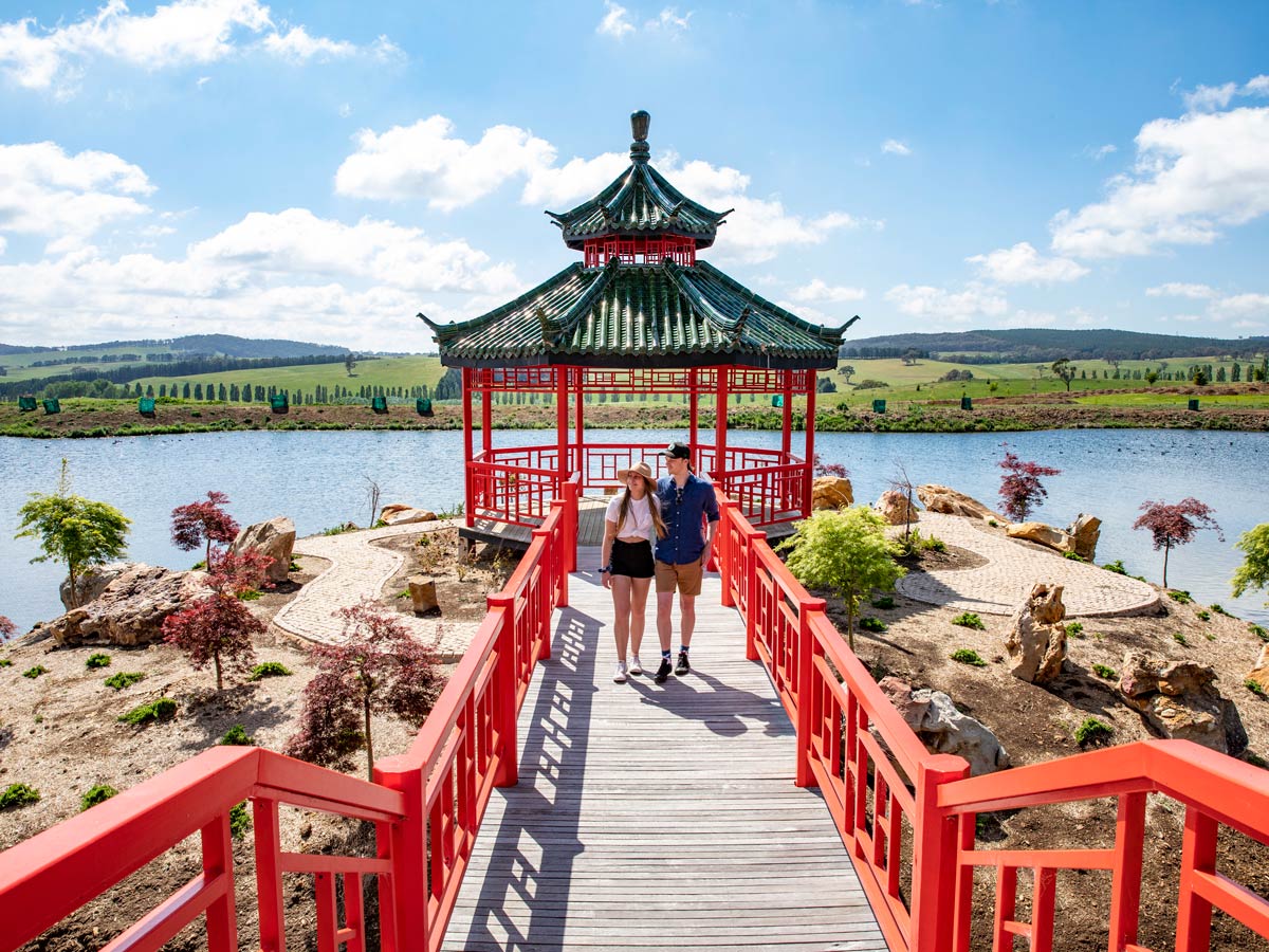 Couple enjoying the spring blooms at Mayfield Garden near Bathurst