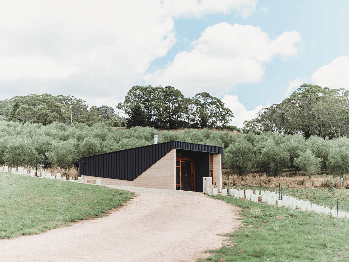 Basalt accommodation in Orange