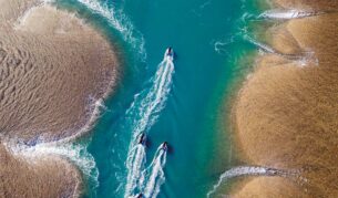 Silversea cruise through Montgomery Reef